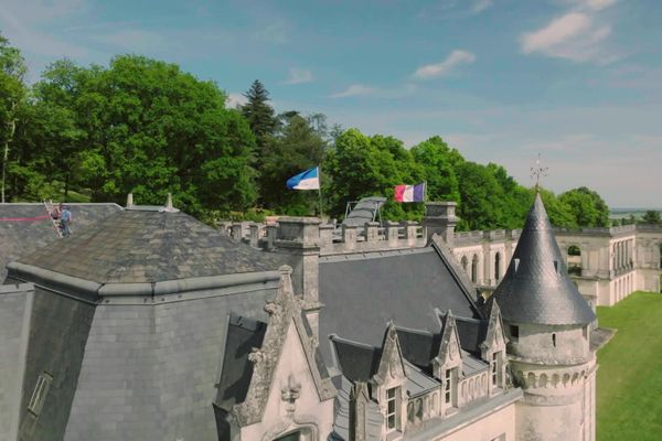 Les toits du Château de la Mercerie en Charente.