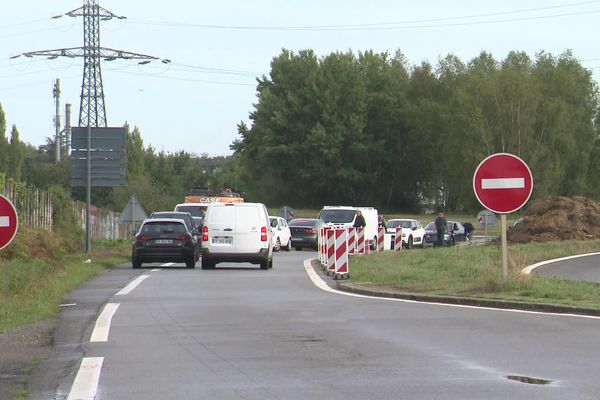 Une jeune fille de 22 ans originaire de Rouen (Seine-Maritime) a perdu la vie lors d'une opération anti-drogue à Rennes (Ille et Vilaine).