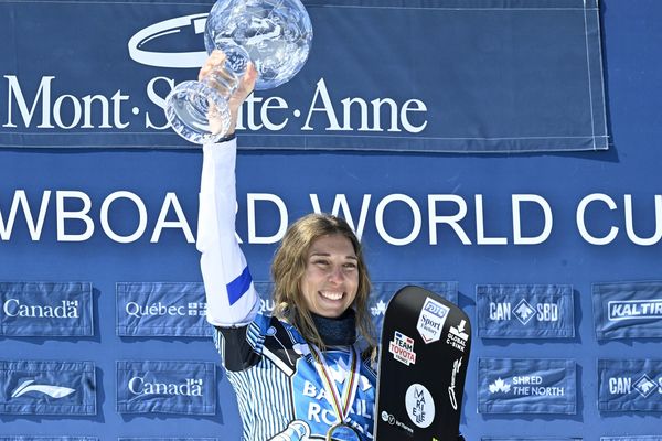 Chloé Trespeuch a remporté le gros globe de cristal du snowboardcross, ce dimanche 24 mars, après l'étape du Mont Saint-Anne, au Canada.