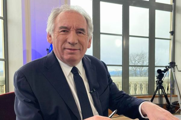 François Bayrou à Pau sur le plateau de Dimanche en politique (février 2024).