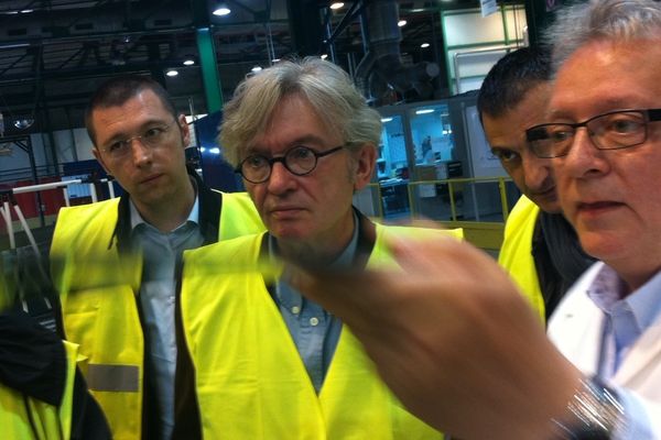 Jean-Claude Mailly - secrétaire général de Confédération générale du travail - Force ouvrière, auprès du personnel de l'entreprise Magna Sealing à Humes Jorquenay (52).