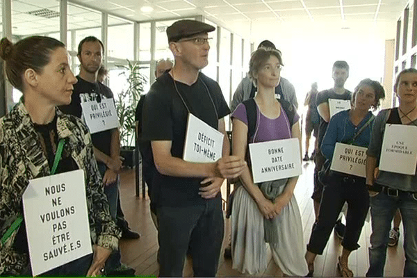 Une trentaine d'intermittents a envahi la CCi de Brest