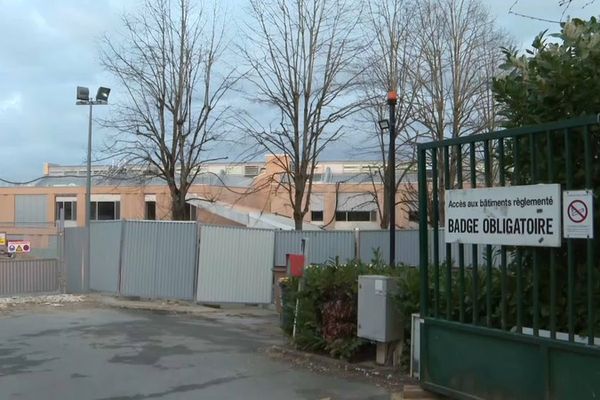 VIDEO. Deux lycéens blessés par un faux-plafond dans un collège de Seine-et-Marne