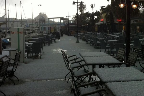 15/03/2013 - Averse de grêle sur le port d'Ajaccio vendredi matin