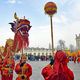 Le 25 janvier 2025, sur la place Stanislas à Nancy, les visiteurs vont pouvoir croiser le chemin de trois gigantesques dragons de 21 mètres, mais aussi celui de lions.