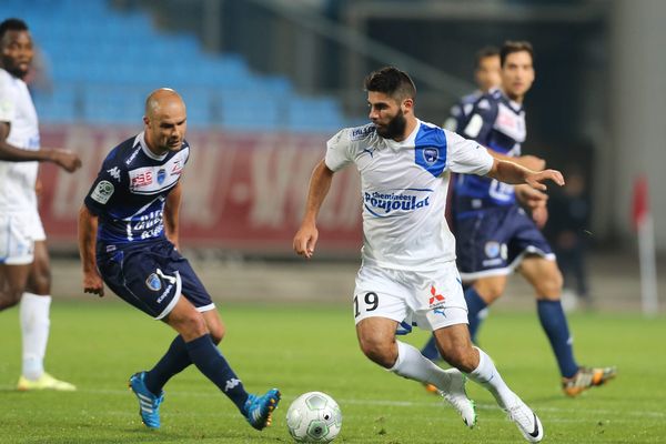 Troyes contre Niort - duel entre Nivet et Roye.
