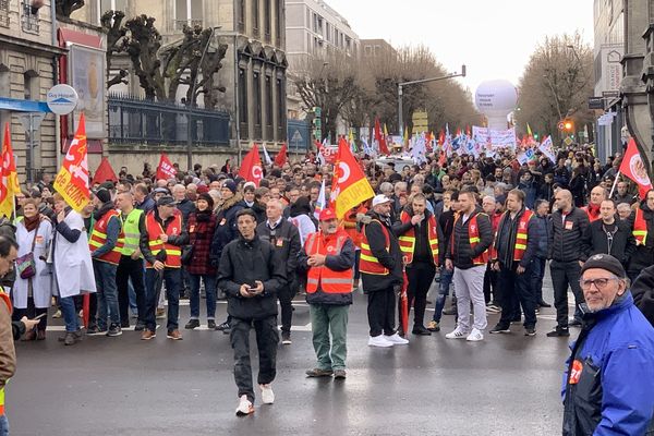 Ce jeudi 9 janvier, journée nationale de mobilisation contre la réforme des retraites, 1700 personnes ont battu le pavé à Reims. 