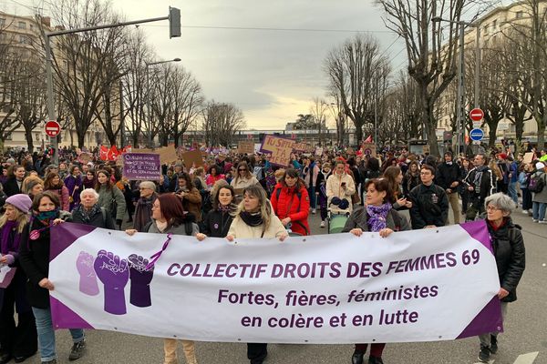 La manifestation s'est élancée de la place Jean Macé dans le 7e arrondissement de Lyon aux alentours de 14h30.