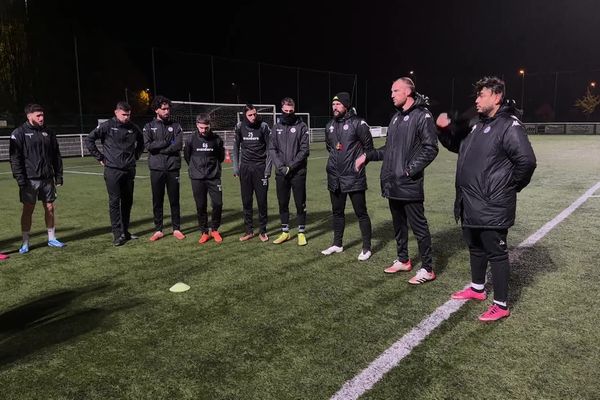 L'équipe de l'US Thionville Lusitanos lors de l'entrainement de ce mercredi 3 janvier avant la rencontre contre l'OM.