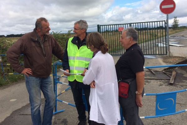 Une trentaine d'opposants au projet de centre commercial de Val Tolosa bloquait, ce mardi matin, les accès au chantier. Ils envisagent d'y rester jour et nuit d'ici l'examen de leur référé.