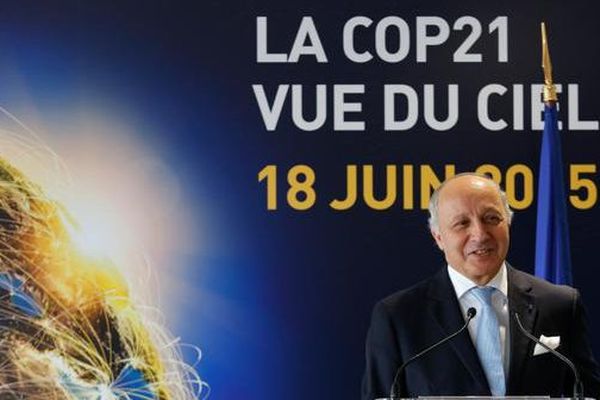 Laurent Fabius, Ministre des Affaires étrangères et du Développement international, était présent au Bourget ce jeudi 18 juin, journée qui avait pour thématique "la Cop 21 vue du ciel".