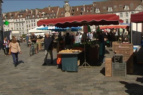 Sur le marché de Besançon, l'attentat de Nice est dans toutes les pensées ce matin 