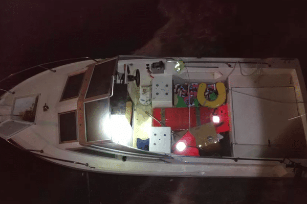 En décembre 2020, douze migrants avaient chaviré sur ce petit bateau à Port-en-Bessin-Huppain.