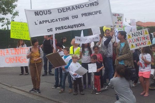 Les habitants du quartier Saint Simon ne veulent pas d'une antenne de 24 mètres de haut à côté de l'école