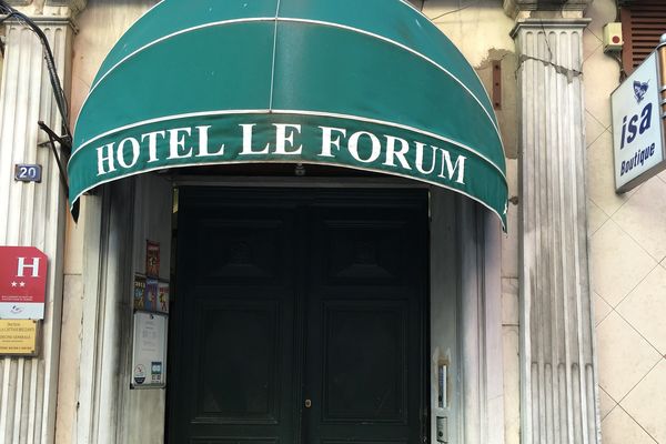 Le plafond d'une pièce de l'hôtel le Forum à Bastia s'est effondré samedi 3 septembre.