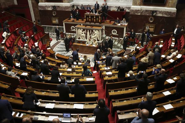 Dernières heures à l'Assemblée Nationale pour les députés avant une pause estivale.