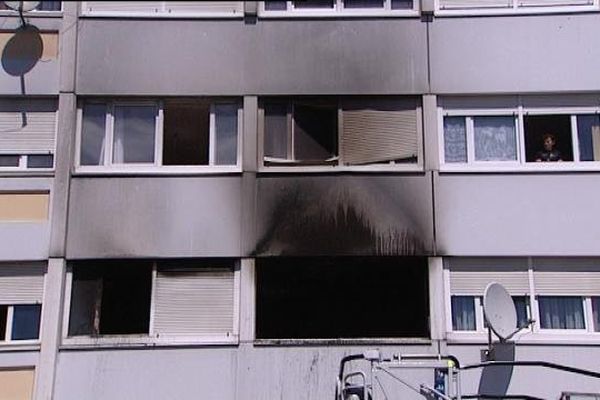 L'incendie a pris dans cet appartement situé au 3ème étage d'un immeuble de l'Avenue d'Ile de France, à Planoise.