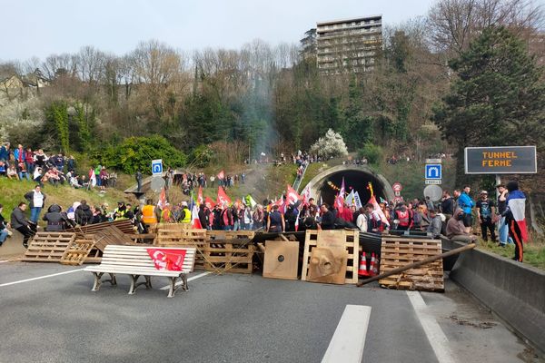 Des manifestants ont bloqué le tunnel de la Cassine, sur la VRU à Chambéry