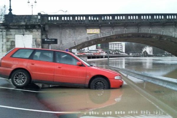 Crue de l'Adour à Dax, lundi 27 janvier 2014, situation vers 8H