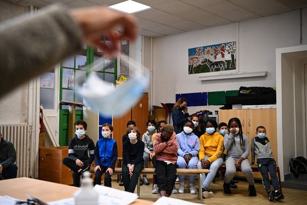 À compter de ce lundi 8 novembre, le port du masque est de nouveau obligatoire dans les écoles de Haute-Corse. 