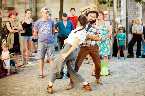 Le spectacle Interlude(s) sera joué trois fois. Le 27 juin à 21h place Granvelle et le 28 juin à 18h et à 19h10 square Saint-Amour.