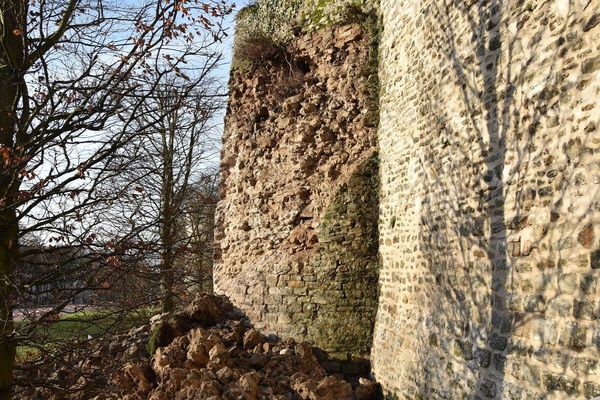 L'éboulement au pied de la tour Andrieu, ce mardi à Boulogne-sur-Mer