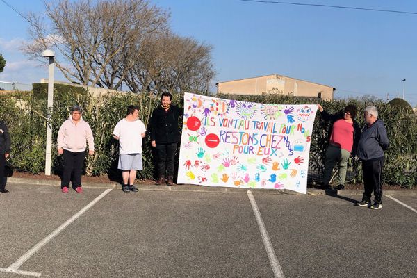 Coronavirus. Les membres du foyer pour handicapés de Pierrelatte se mobilisent pour envoyer des messages