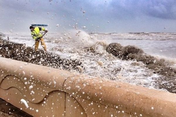 Tempête d'écume du côté de Narbonne