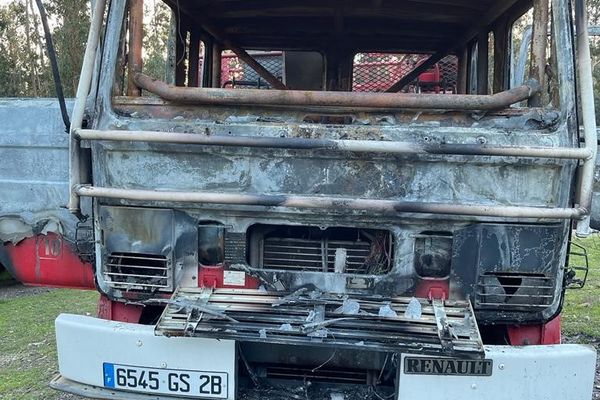 Le camion de la commune qui avait brûlé à Serra-di-Fiumorbo.