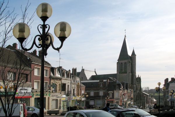 L'église Saint-Sépulcre de Montdidier, vue de la mairie (photo d'illustration).