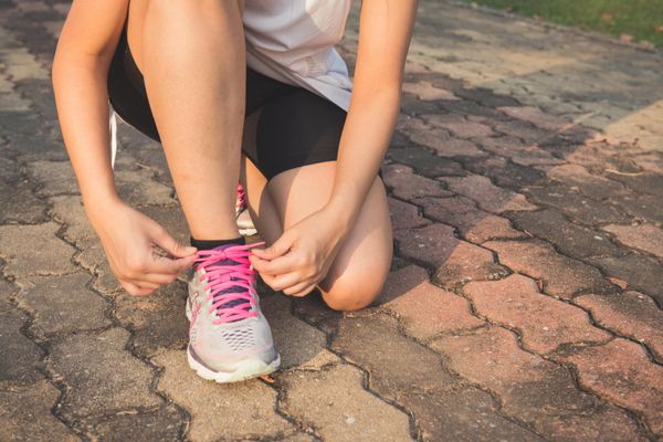 Le choix des chaussures est important pour la pratique de la course à pied.