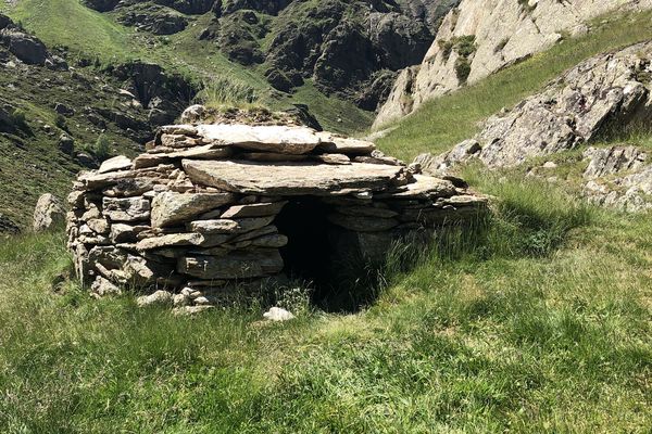 Un petit village d'Orris à découvrir au début du chemin. Vallée de Vicdessos, Soulcem.