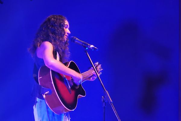 Une centaine de chanteurs amateurs s'est succédée sur la scène de Voiron - 30 avril 2023