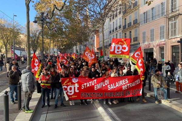 De nombreux militants de la CGT étaient présents ce jeudi 5 décembre dans les rues de Marseille.