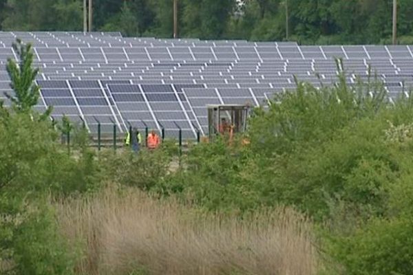 Le parc solaire Saulce-sur-Rhône (Drôme) pour l'heure le plus grand parc en fonctionnement en Rhône-Alpes sera détroné par Largentière (ardèche) en avril 2014.