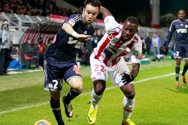  Mathieu Valbuena (L) et Gadji Tallo  à  Ajaccio, le 22 novembre 2013