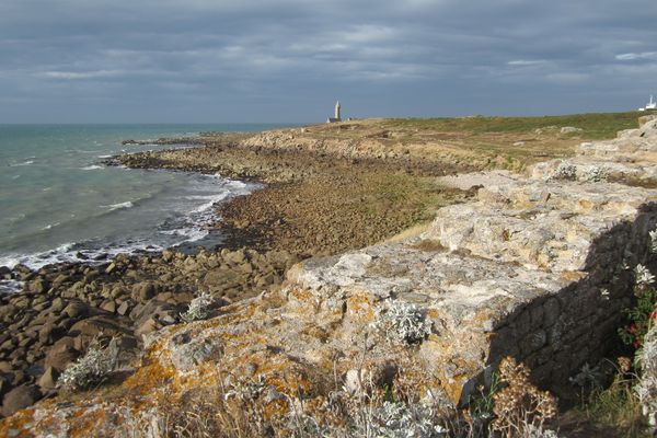 Dans le Cotentin, un début de journée nuageux vers le Cap Lévi, ce LUNDI.