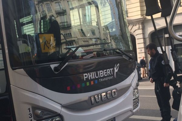 Le bus a du être remorqué car le chauffeur était sous le choc