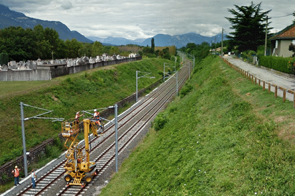 Photo d'illustration (à Goncelin). Un train a percuté la grosse branche tombée sur la voie.