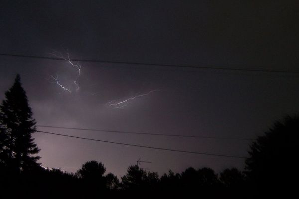 Les départements de la Creuse et la Corrèze sont de nouveaux placés mardi 6 août en vigilance orange / orages (image d'illustration).