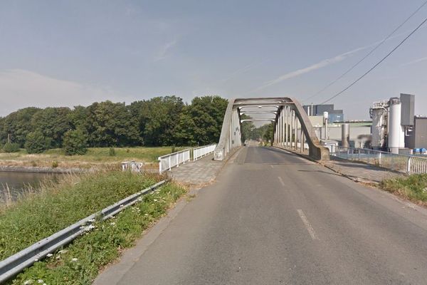 L'accident s'est produit sur le pont qui enjambait l'Escaut.