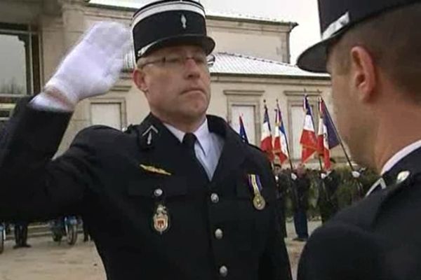 L'adjudant-chef Francis Tiré a reçu la médaille de la gendarmerie nationale vendredi à Ambert