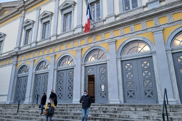 Sortie du Palais de justice de Bastia quelques minutes après la décision du tribunal.