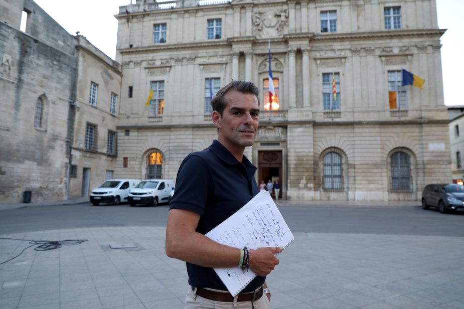 Emmanuel Taché de la Pagerie, new RN deputy for Bouches-du-Rhône, has he appropriated a particle name?