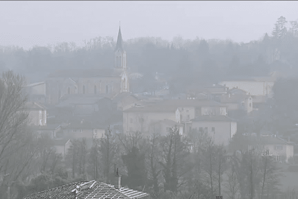 Nuage de pollution sur un village de l'Ain- Le 20/03/2015