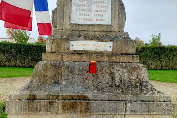 Le nom de Paulette Léonie Dumont est désormais gravé sur le monument aux morts du village de Barbonne Fayel dans la Marne.