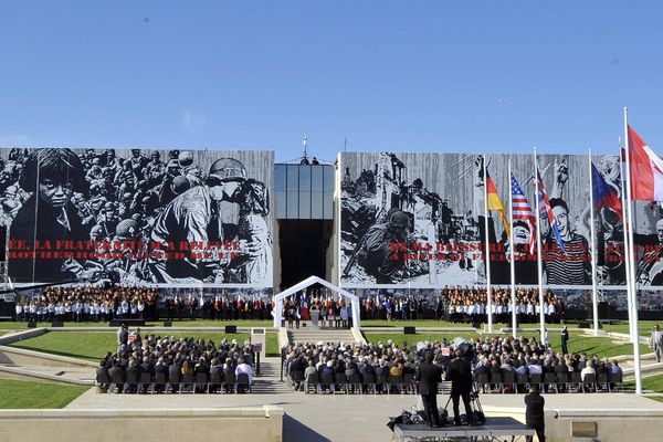 Cérémonie d'hommage aux victimes civiles au Mémorial de Caen lors du 70e anniversaire du Débarquement en Normandie, en 2014.