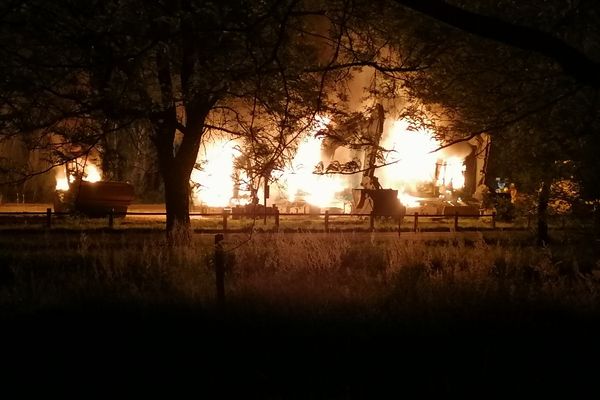 Quatre engins de chantier de l'autoroute A69 ont été incendiés dans la nuit du mardi au mercredi 17 avril 2024, à Saïx dans le Tarn.