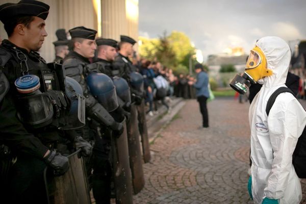 Manifestation dans les rues de Rouen ce mardi 1er octobre après l'incendie de l'usine chimique Lubrizol