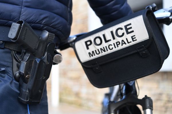 Les 23 policiers municipaux de Béthune, dans le Pas-de-Calais, seront armés à la fin de l'année 2024.